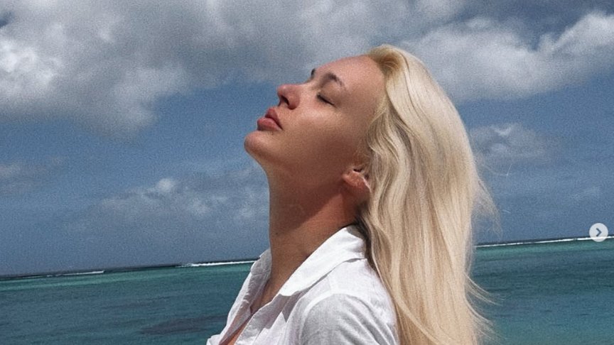 NOVA STRANA MARINE TOŠIĆ: Pevačica poređena sa Pamelom Anderson sada kreće u osvajanje Srbije, publika nestrpljivo čeka prvi potez (FOTO) – Marina Tošić u Srbiji