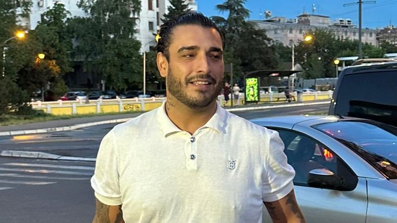 VELIKI RADOVI NA IMANJU DARKA LAZIĆA: Folker pretvorio dvorište u ogromno gradilište, evo kako izgleda transformacija (FOTO)