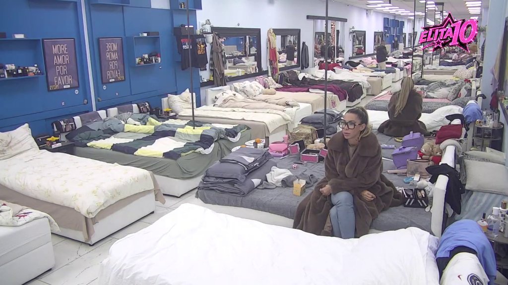 ANELI SE POVUKLA PRED CAROVOM SVAĐOM: Zamerila mu odnos sa Jakšićkom, situacija u Eliti se komplikuje (VIDEO) – Aneli Car svađa