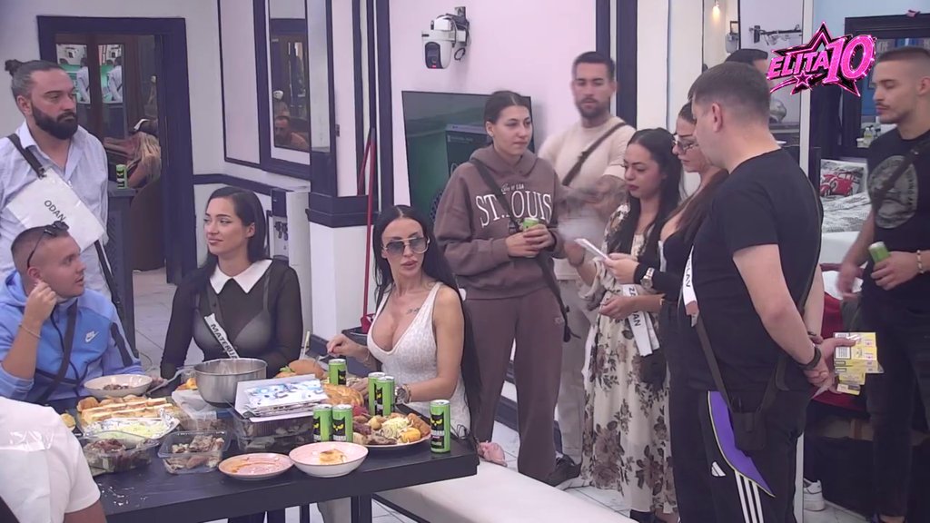 EMOCIJE SU PREPLAVILE BELOJ KUĆI: Radojka Rada Jovanović dobila čestitke od roditelja, ali jedno ime je izostalo (VIDEO)