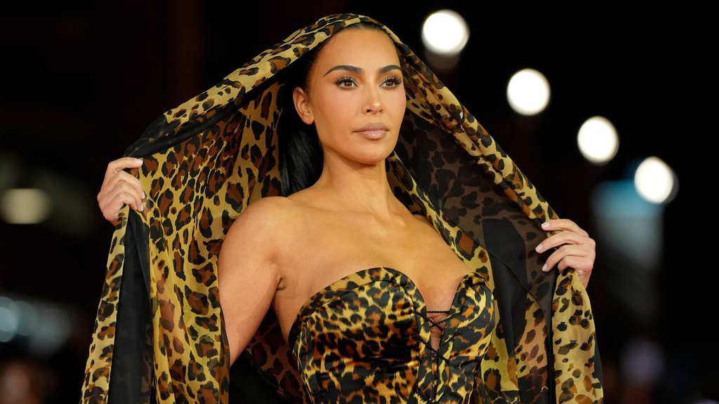 Kim Kardašijan zasenila Rim: Leopard stajling privukao pažnju na festivalu – leopard stajling Kim Kardašijan