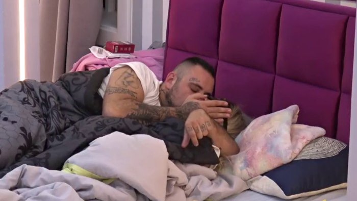 NEŽNOSTI NAJJAČE RUŠE SVE PREPREKE: Aneli i Car ne odvajaju se ni kad dan tek počne, ljubavna atmosfera u Beloj kući ne jenjava (VIDEO) – nežnosti Aneli i Cara