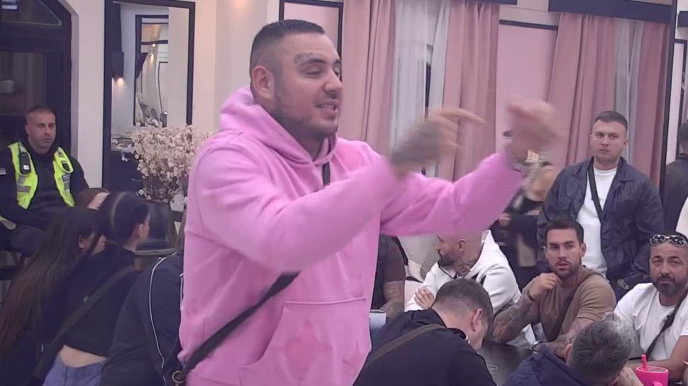 ŽESTOK OBRAČUN U BELOJ KUĆI: Filip Car napao Anđelu Đuričić pred svima, a u priču umešao i Đenoviće (VIDEO) – napad u Beloj kući