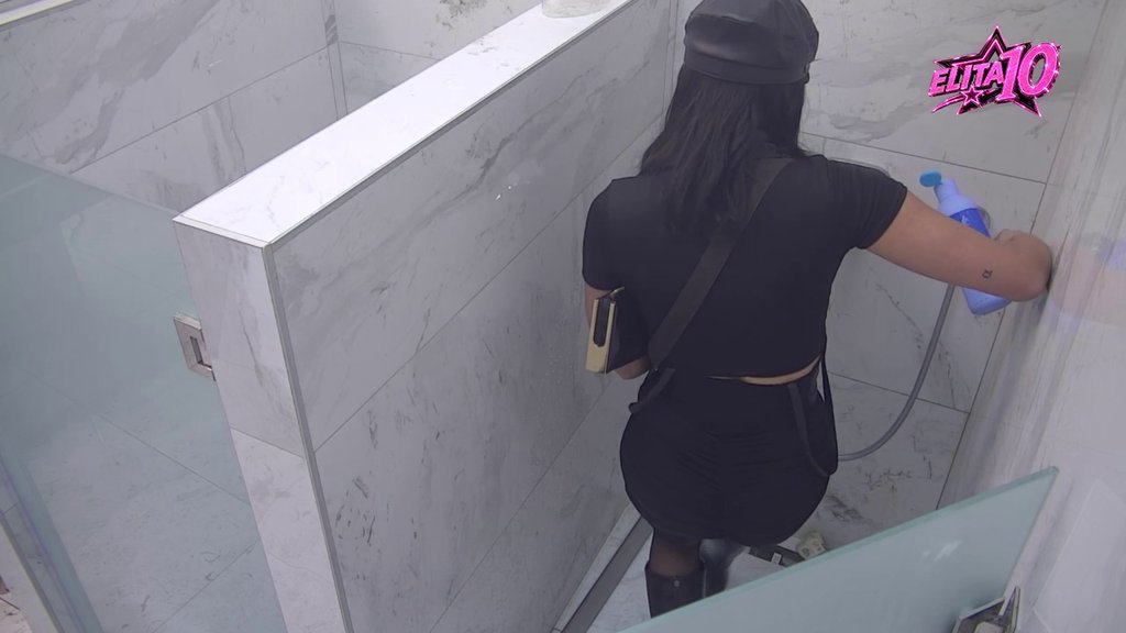 LAURA IZGUBILA KONTROLU U BELOJ KUĆI: Pobacala sve Đukićeve stvari, pa žestoko napala Biljanu pred svima (VIDEO) – laura pobacala stvari Filipu