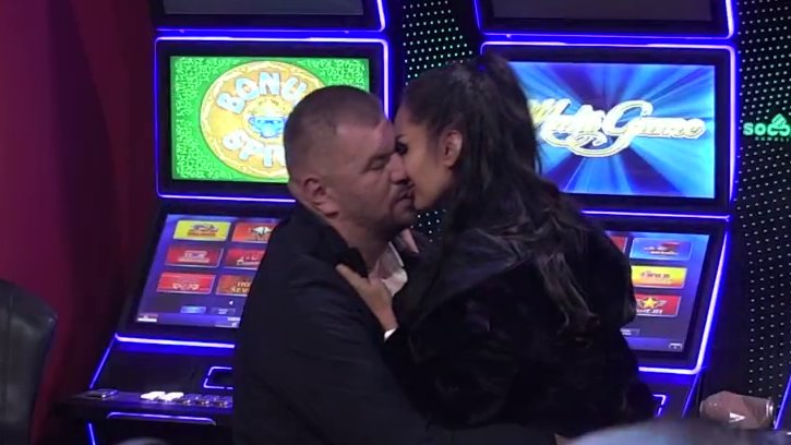 SANDRA STAVILA JANJUŠA PRED ZID: Direktno pitanje uzburkalo emocije, odgovor ga potpuno razotkrio (VIDEO) – najveća ljubav u Eliti