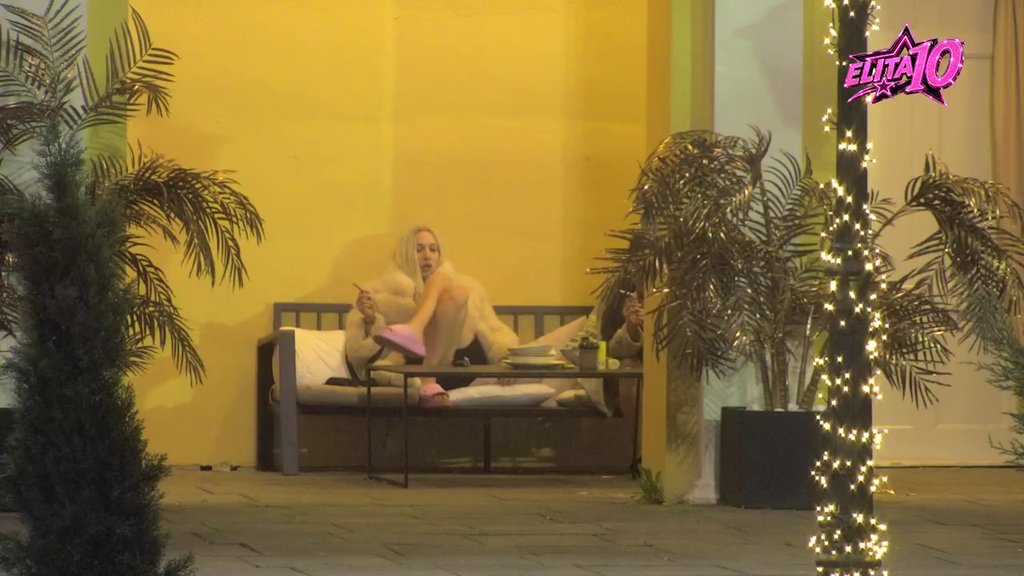 SUKOB U BELOJ KUĆI: Glorija Jelovac napustila Terzin krevet zbog neprimerenog ponašanja, reakcije zadrugara ne prestaju (VIDEO) – ponašanje Borislava Terzića