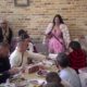 DIRLJIVO IZNENAĐENJE U BELOJ KUĆI: Poršelina pročitala čestitke roditelja, emocije su je preplavile pred svima (VIDEO)