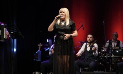 MOĆNA NOĆ ZA PAMĆENJE NA KONCERTU GOCE LAZAREVIĆ: Estrada u elegantnim izdanjima, Vera Matović stigla kao iznenađenje, a Ana Bekuta u prvom redu (FOTO) – koncert Goca Lazarević