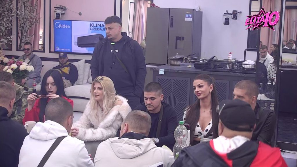 TERZA POVUKAO RUČNU U ODNOSU SA GLORIJOM: Priznala mu emocije, ali je njegovo poverenje poljuljano – da li je ovo kraj njihove priče? (VIDEO)