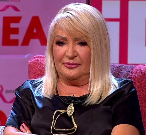 GOCA LAZAREVIĆ NA IVICI SUZA PRED PUBLIKOM: Emotivni trenutak na koncertu nakon što su joj kolege otkazale dolazak (FOTO) – koncert Goca Lazarević