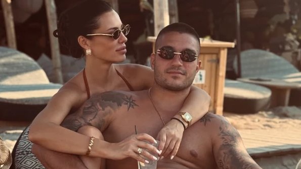 MINIJATURNI BIKINI BOJANE ŠIJAN PODIŽE TEMPERATURU: Sa Mirkom uživa na luksuznom odmoru u Grčkoj, sve pršti od komplimenata (FOTO)