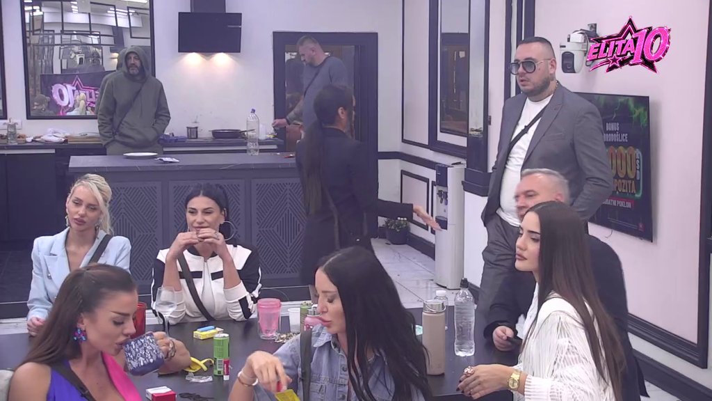 SUKOB U BELOJ KUĆI: Car žestoko prozvao Đukića zbog ponašanja sa devojkama, sve maske pale pred kamerama (VIDEO)