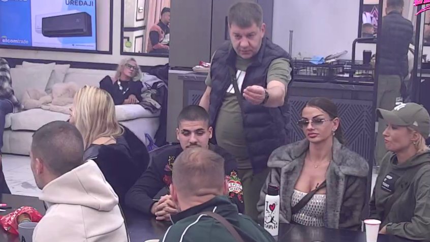 ŽESTOKO SUKOBLJAVANJE U BELOJ KUĆI: Ivan Marinković udario na Filipa Đukića, a Vanja i sve devojke na meti kritika (VIDEO) – sukob Ivana Marinkovića i Filipa Đukića