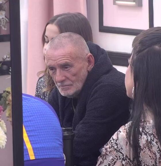 ATMOSFERA SE ZAGREJALA ZA CRNIM STOLOM: Mića dobio pohvale od zadrugara, Matora se rasplakala pred svima (VIDEO)