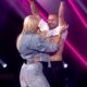KARLEUŠA POMERILA GRANICE NA SCENI: Nemanja Marojević ostao bez majice, a njihov ples rasplamsao publiku (VIDEO) – Nemanja Marojević bez majice