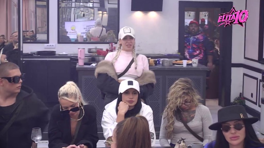 POMETNJA ZA CRNIM STOLOM U ELITI: Glorija Jelovac i Terza u žestokom okršaju tokom izbora najempatičnijeg zadrugara (VIDEO)