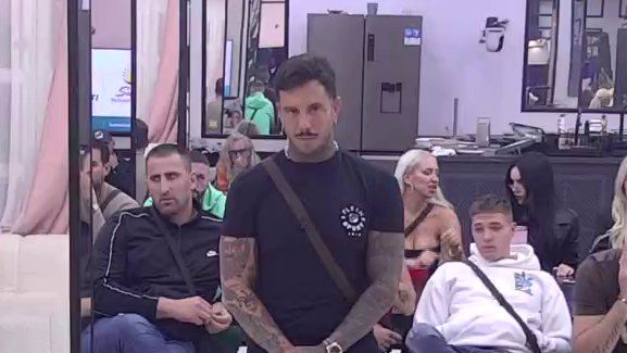 PREOKRET U ODNOSU ANELI I CARA: Đukić bez dlake na jeziku postao njihov ljubavni terapeut, evo šta im je savetovao (VIDEO) – Đukić ljubavni terapeut